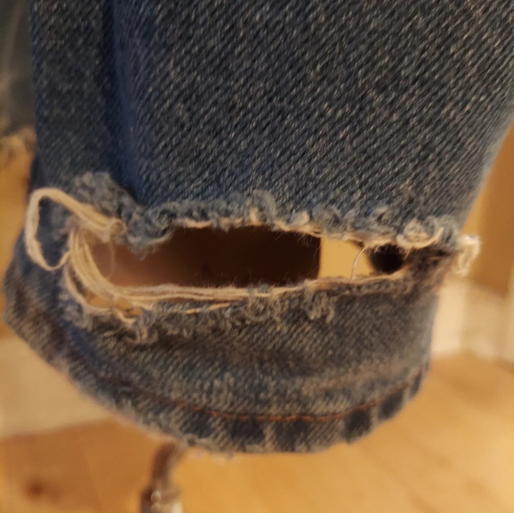 GAP Women's Flare Jeans in Classic Blue - Picture 4 of 7